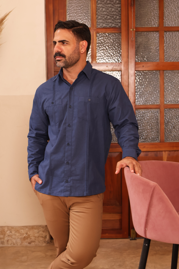 Guayabera Corte Clasico Azul Marino Manga Larga Con Alforza Textura Lino Para Hombre